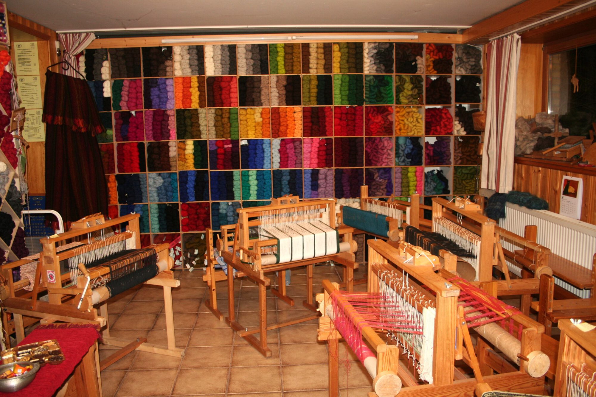 Karis Webstube in allen Farben
